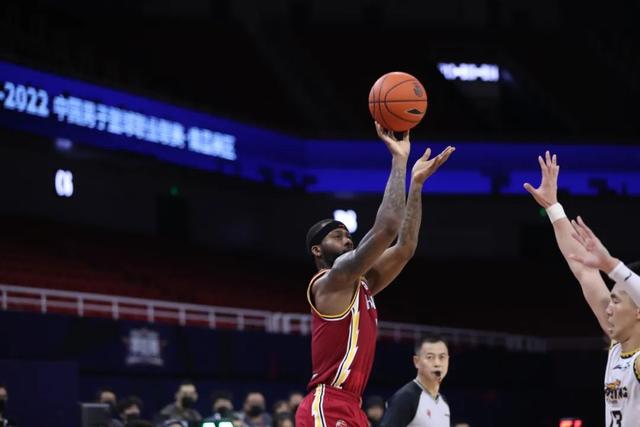 CBA季后赛八强战开打 山西男篮不敌辽宁男篮