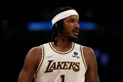 在Shams透露消息后 湖人正式宣布裁掉特雷沃-阿里扎