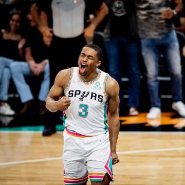 凯尔登砍下20分6篮板5助攻1抢断1封盖