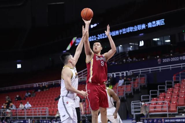 CBA季后赛八强战开打 山西男篮不敌辽宁男篮