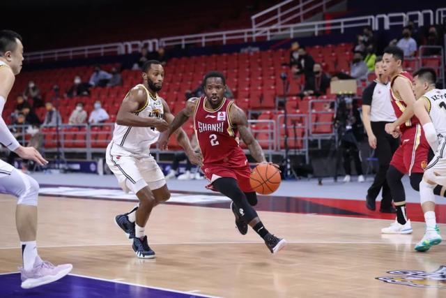 CBA季后赛八强战开打 山西男篮不敌辽宁男篮