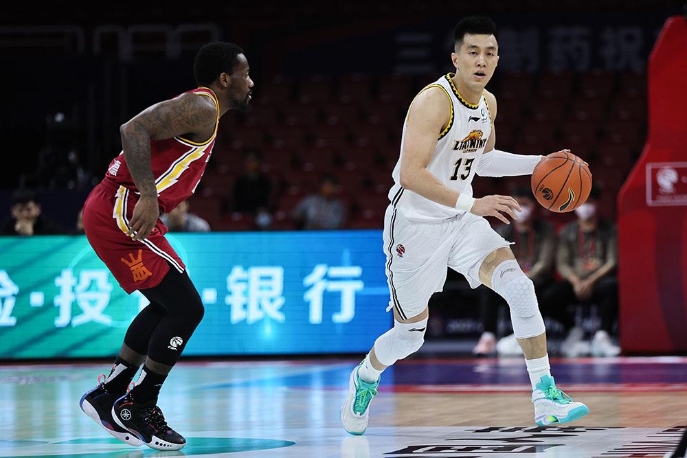 郭艾伦获得了40分10助的分数 打出创历史记录数据