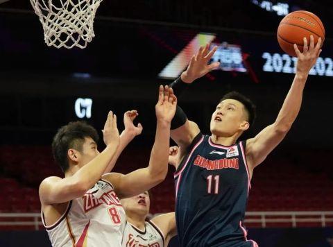 易建联的关键两罚全中 广东队艰难地保住了胜局