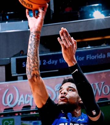 奥基基全场得到20分 7篮板4助攻3抢断2封盖