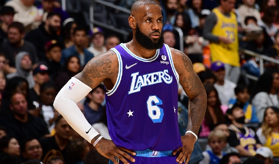 湖人几乎是将附加赛的位置拱手相送 竞争对手已经够支持他们