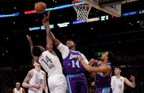 斯坦利21分霍尔德27+17 湖人主场大胜雷霆