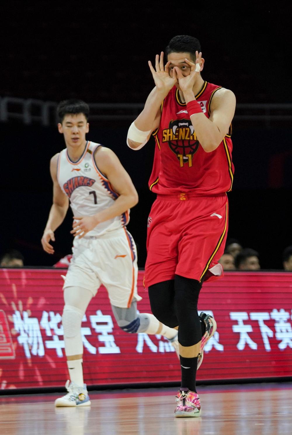 上海男篮完成18分惊天逆转 深圳男篮发生了什么
