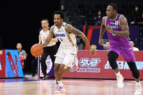 布朗已经返回美国 下赛季去向待定