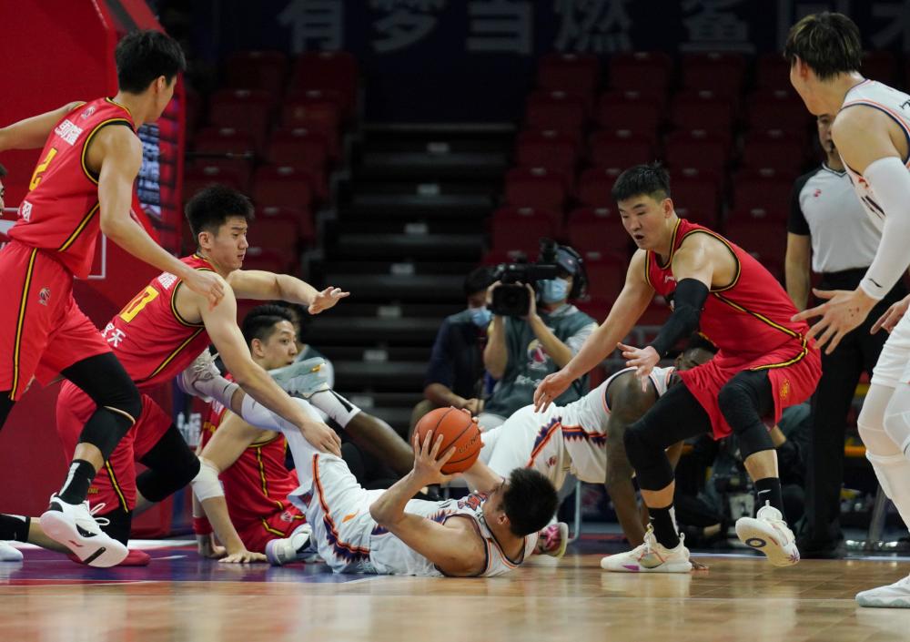 上海男篮完成18分惊天逆转 深圳男篮发生了什么