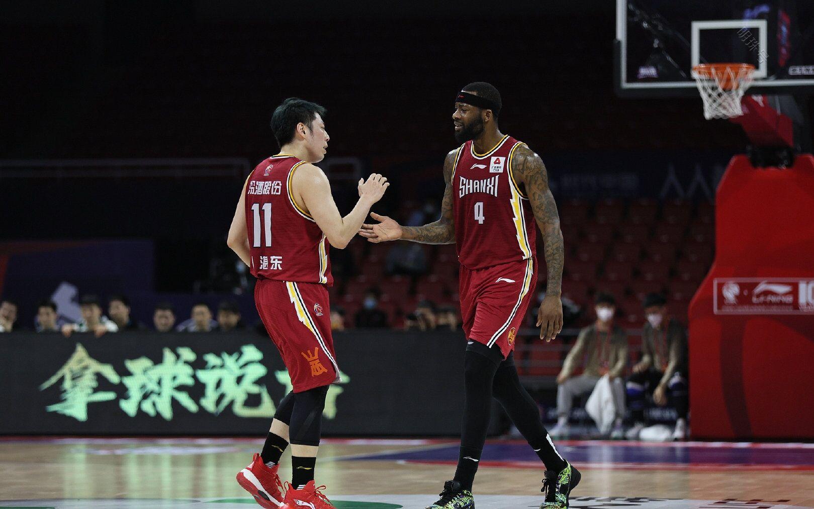 赵继伟韩德君违体 裁判与辽宁同在