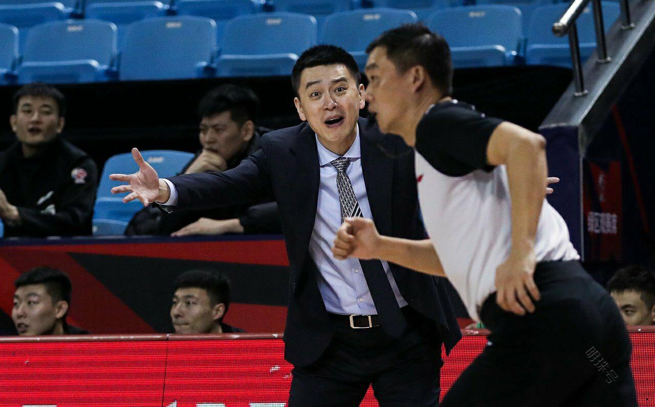 赵继伟韩德君违体 裁判与辽宁同在