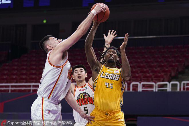 琼斯30+10领衔广厦 最终2-0淘汰吉林