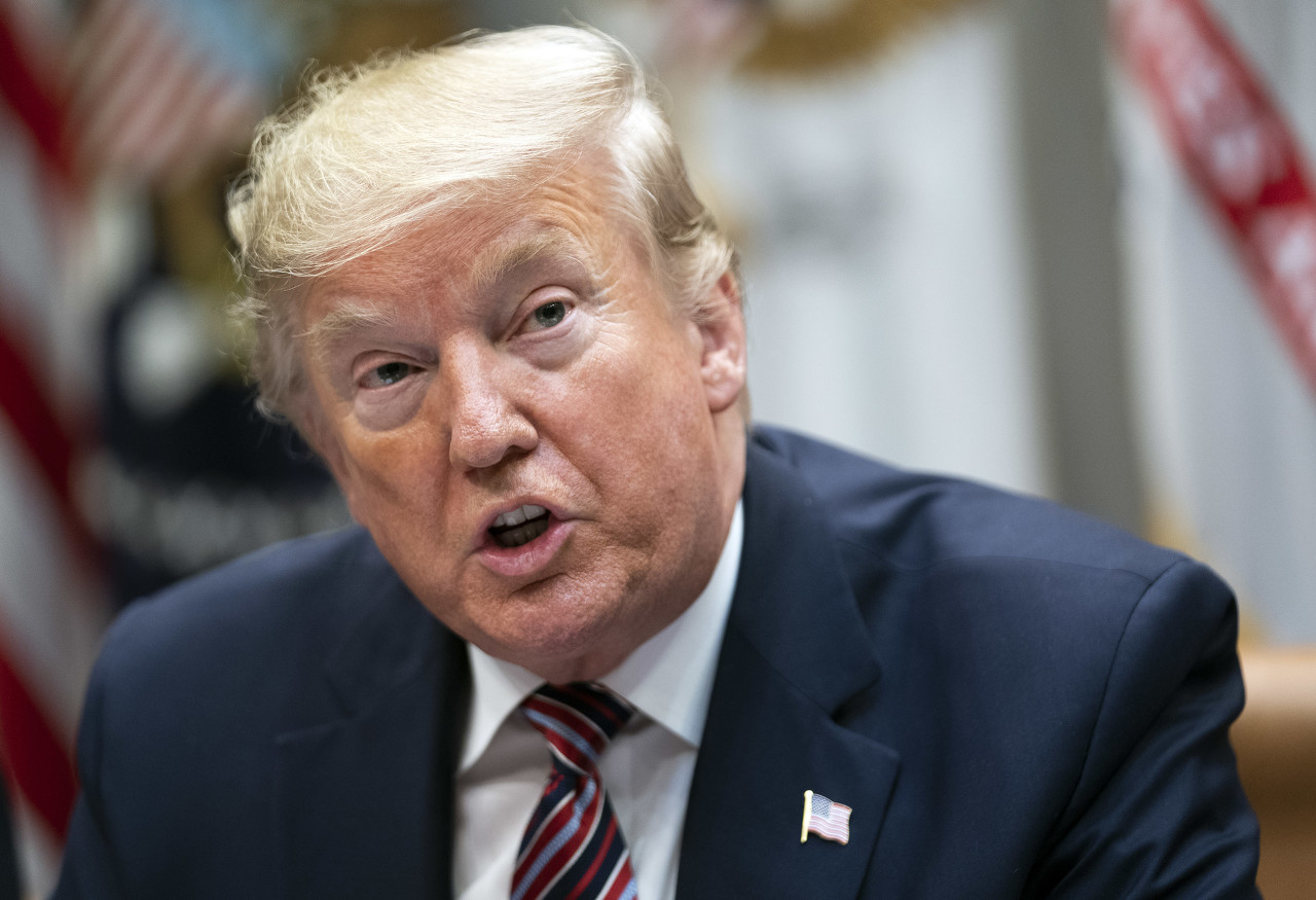 特朗普谈NBA复赛 可以先空场进行后期让球迷控制距离