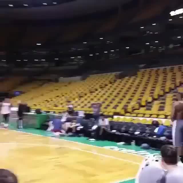 怎么可以这么准 来瞻仰下下詹姆斯的麒麟臂