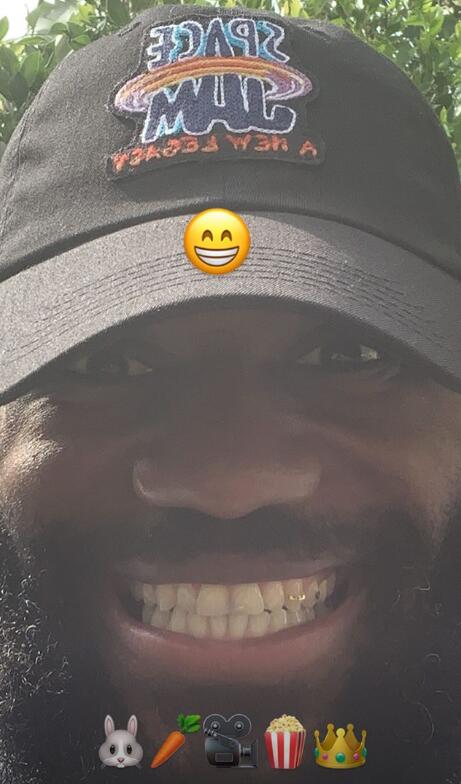 这胡子已经狂野到极致了 詹姆斯近期放飞自我的造型