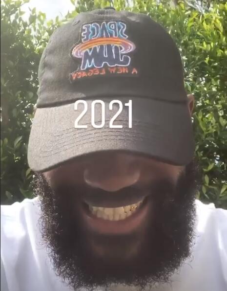 这胡子已经狂野到极致了 詹姆斯近期放飞自我的造型