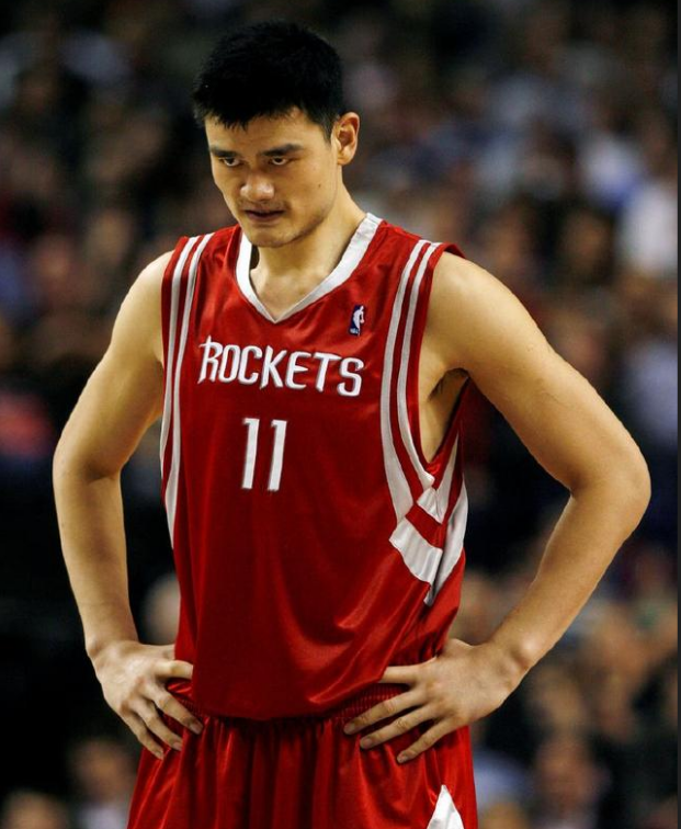 中国男篮在NBA打过球的有哪些 他们的薪资是多少