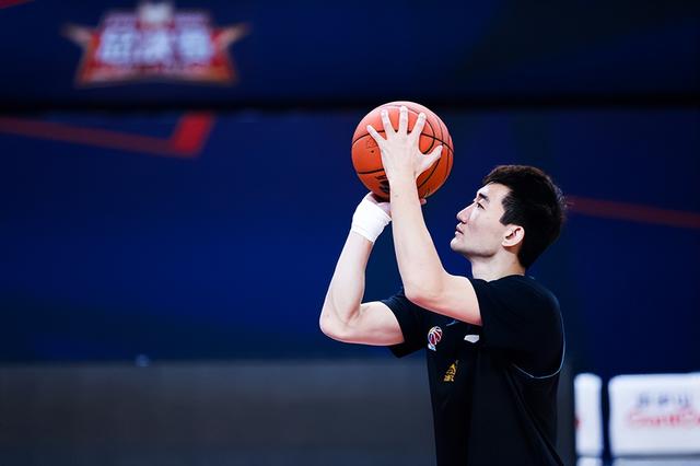 孙铭徽专访中表示不会和郭艾伦比较 要竭尽全力不留遗憾