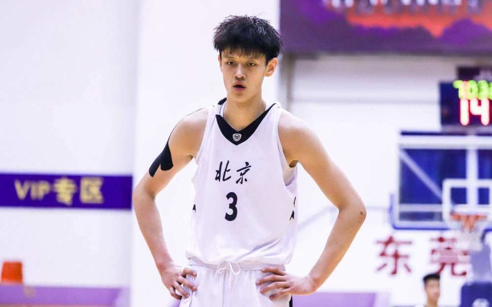 曾凡博为什么选择在今年参加nba选秀？ 落选后被冷嘲热讽