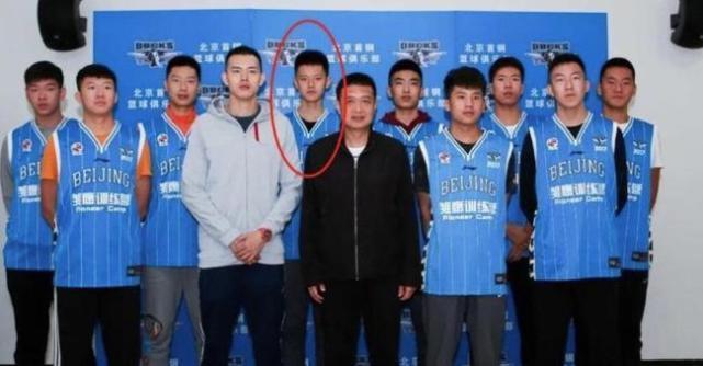 曾凡博为什么选择在今年参加nba选秀？ 落选后被冷嘲热讽