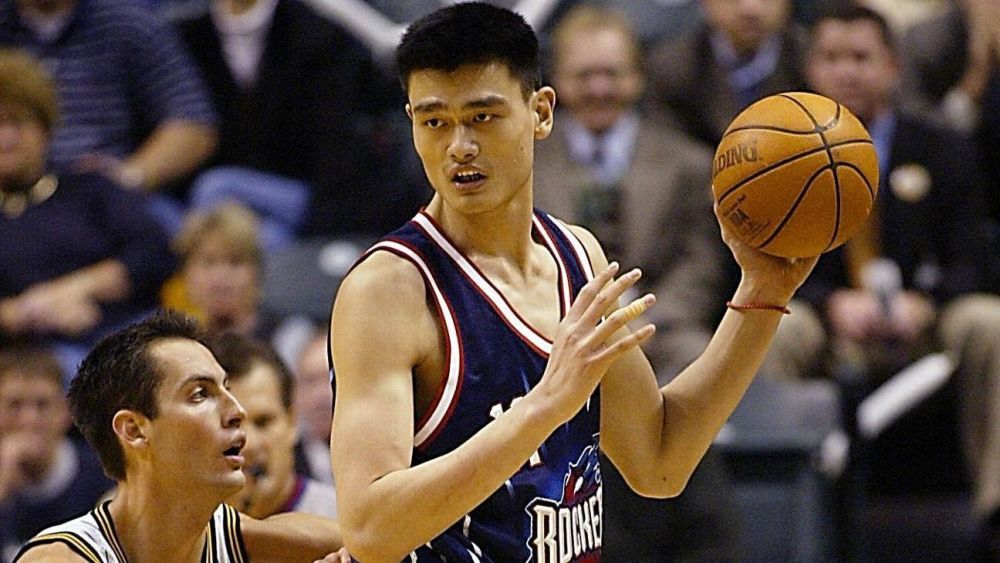 为什么说姚明是nba历史上最强背打球员？