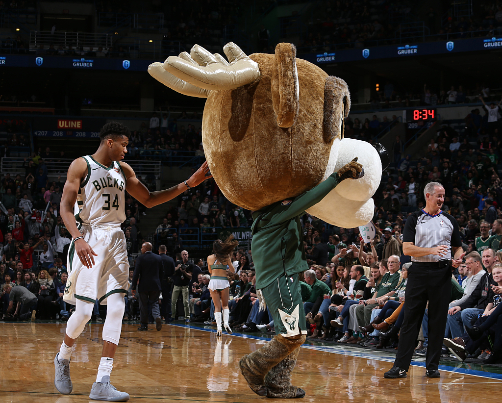 雄鹿队在密尔沃基参与抗议游行并准备举行抗议活动