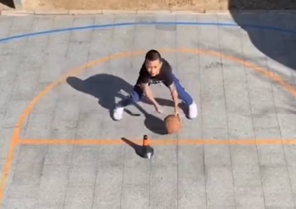 10岁小男孩梦想是打NBA 父亲给予支持：梦想不应该被嘲笑