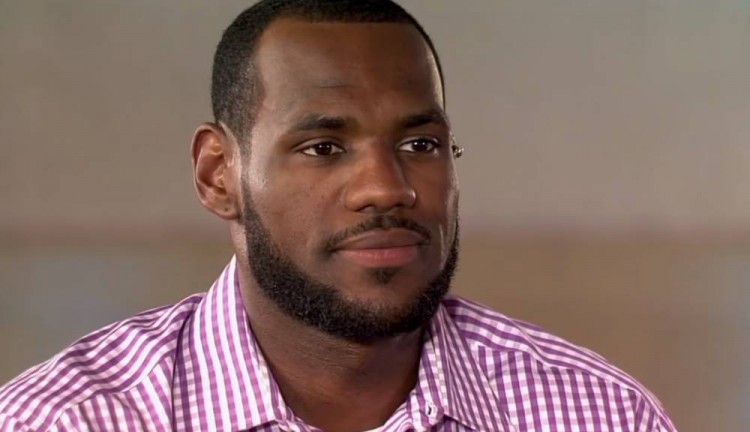 詹姆斯做直播的想法最早是源于一名活塞球迷