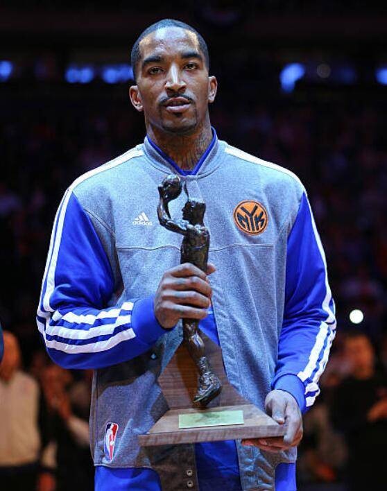 12-13赛季JR效力尼克斯并获选为年度最佳第6人