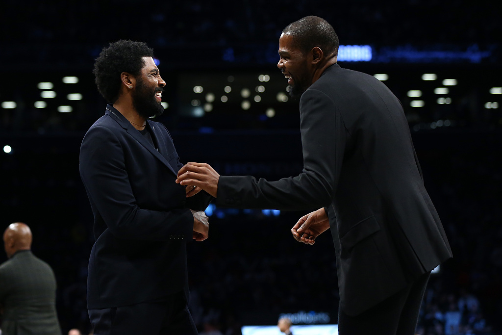 去年今天杜兰特和欧文决定加盟篮网 不过杜兰特至今未打过一场