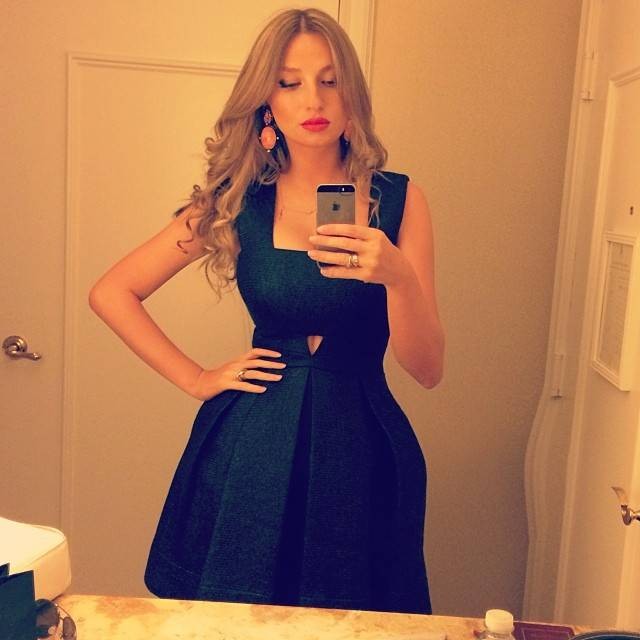 帕楚里亚的妻子Tika Alavidz 你能看出这是一个四个孩子的母亲吗