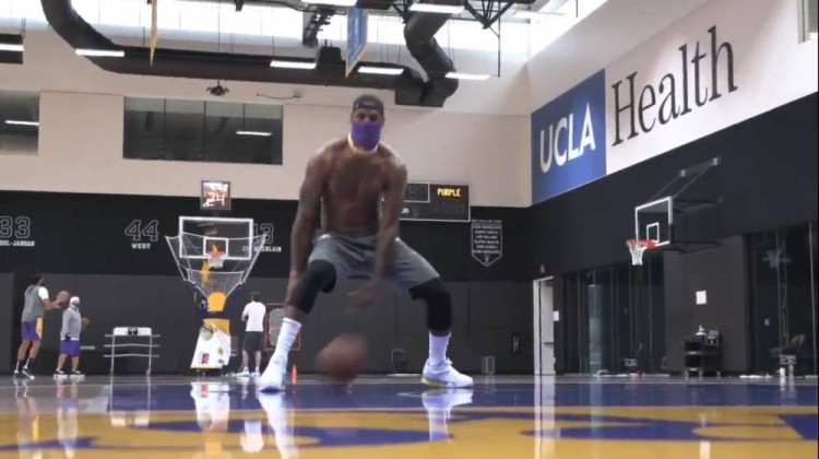 媒体晒詹姆斯和JR场内特训视频 帕金斯猛吹助教