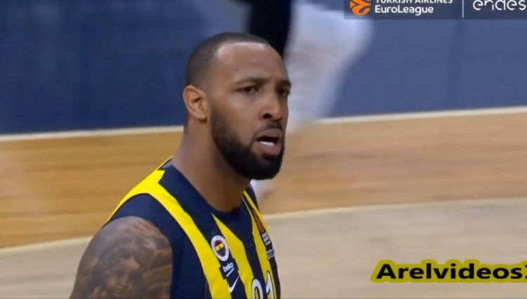 瓦伦西亚男篮与NBA前球员德里克-威廉姆斯对话 有可能会签下他