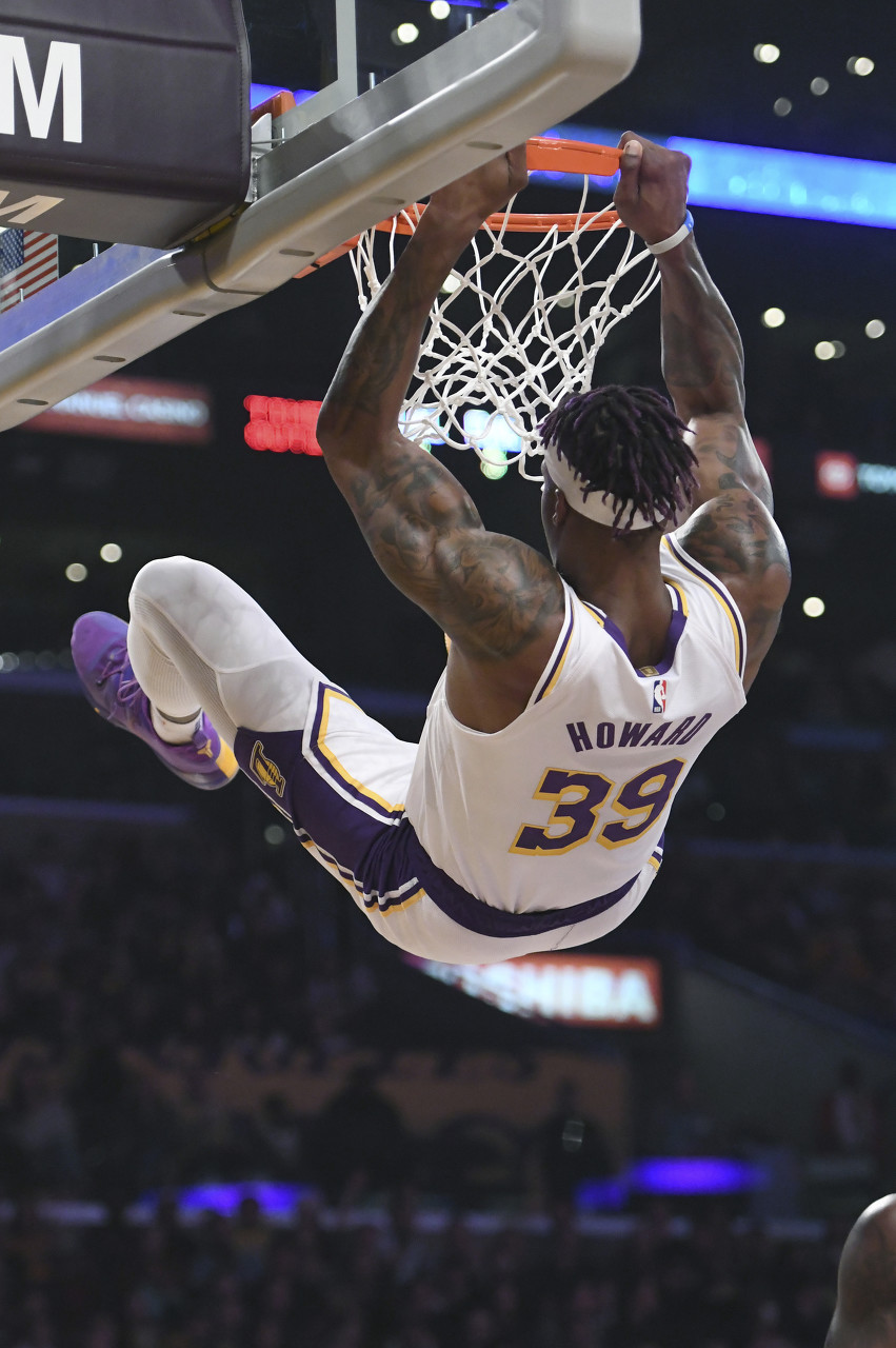 湖人晒霍华德本赛季最佳5个彩扣篮 而本人评论到很高兴能重披战袍