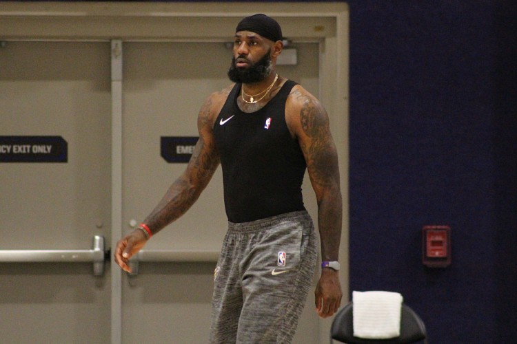 NBA复赛园区问答 有球员试图带女孩进园湖人是夺冠最大热门