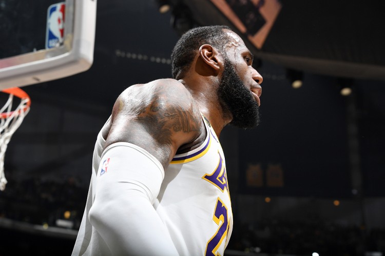 詹姆斯接受采访 谈到科比对球队的影响