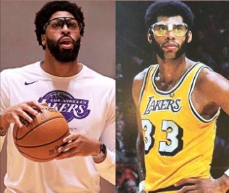 浓眉带上了护目镜 詹姆斯分享照片评论道：贾巴尔-戴维斯