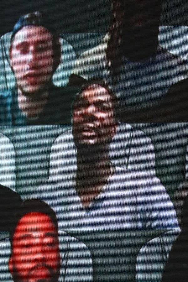 场边的虚拟球迷墙出现了出现波什 不知道会不会出现科比